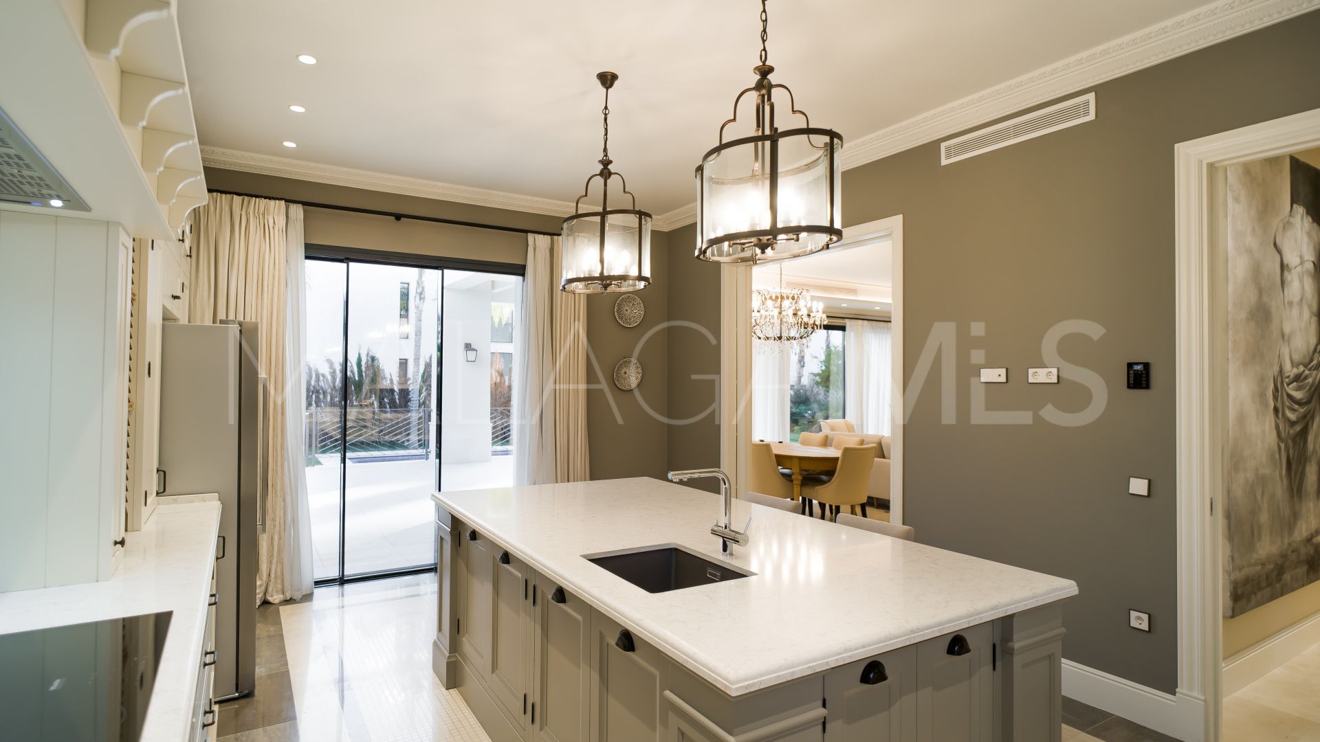 Villa for sale in Benahavis