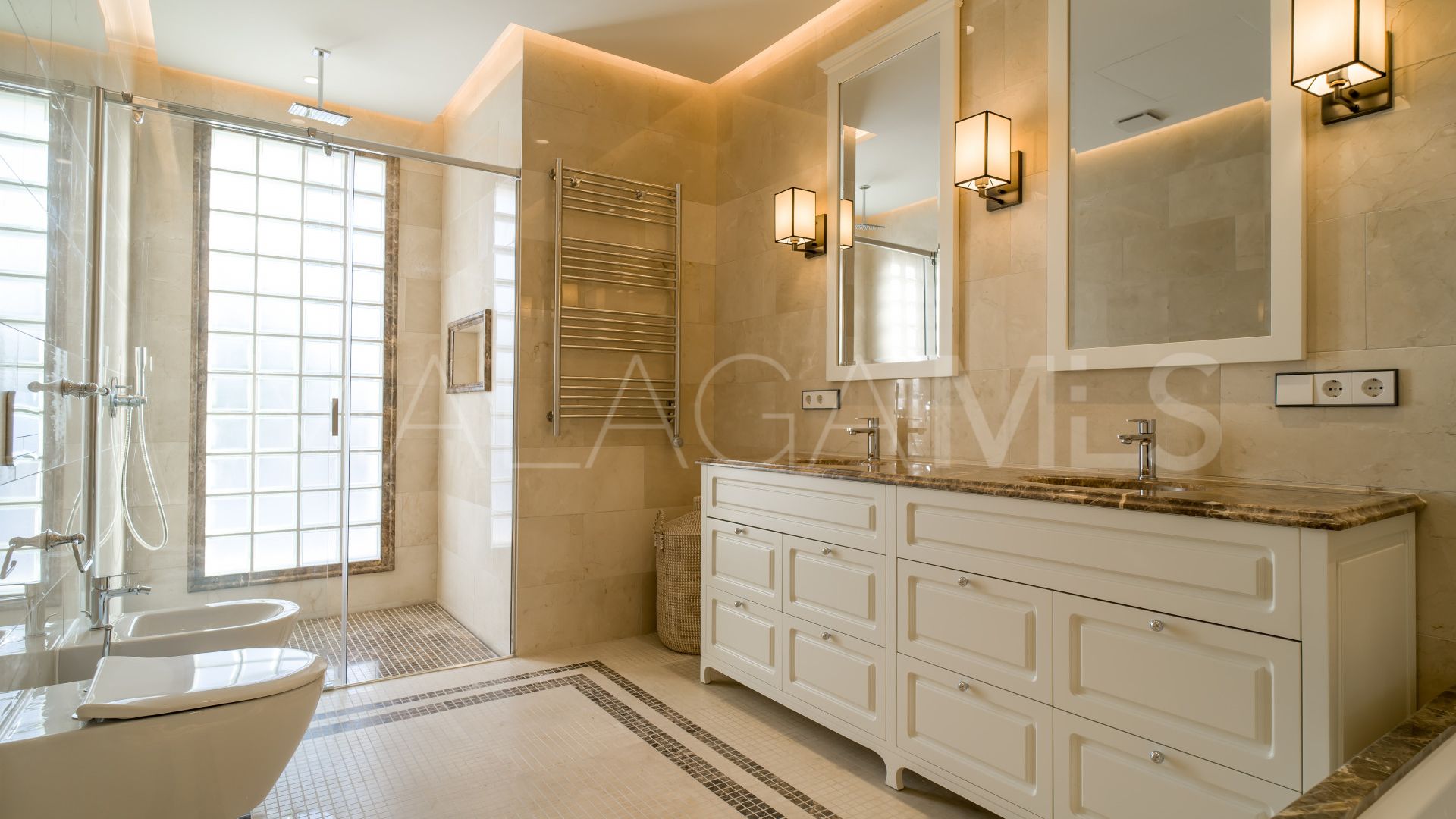 Villa for sale in Benahavis