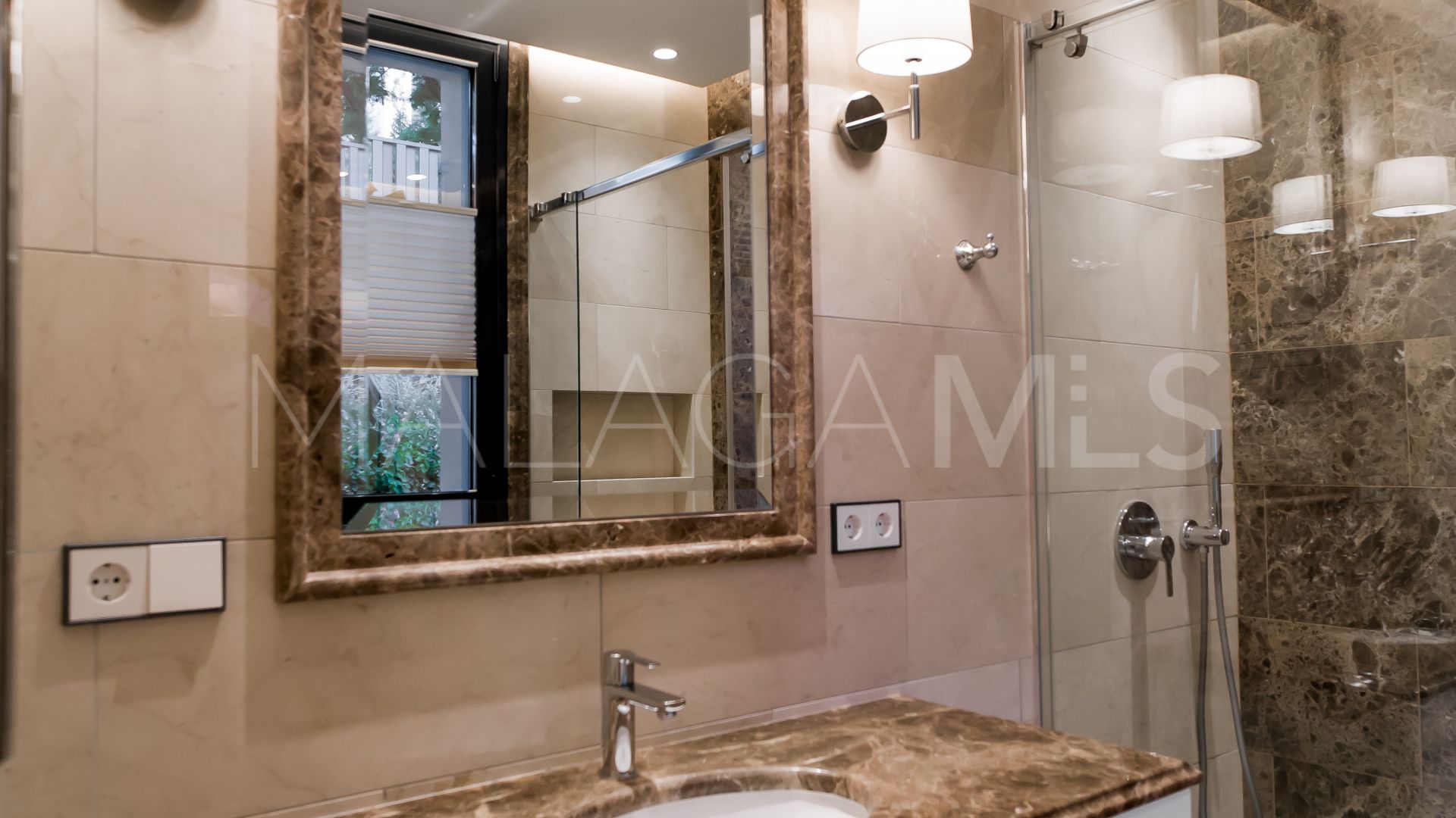 Villa for sale in Benahavis