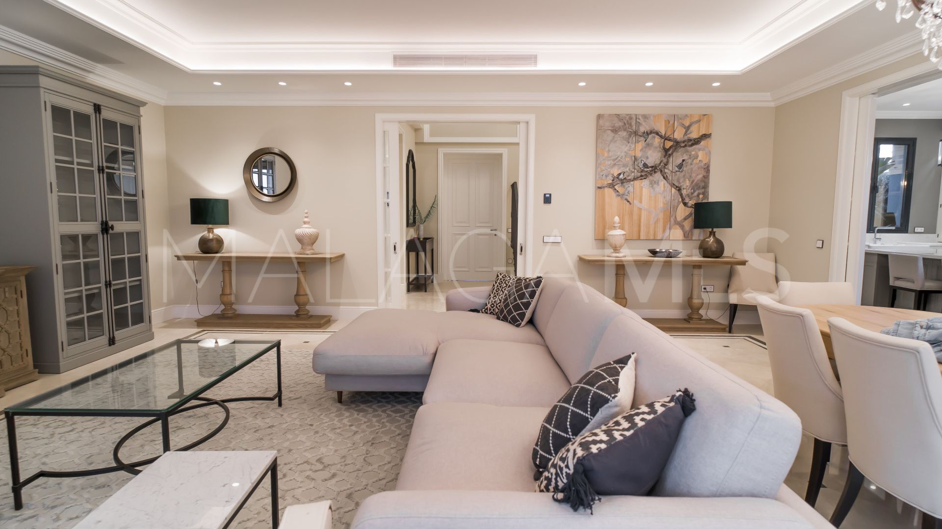 Villa for sale in Benahavis