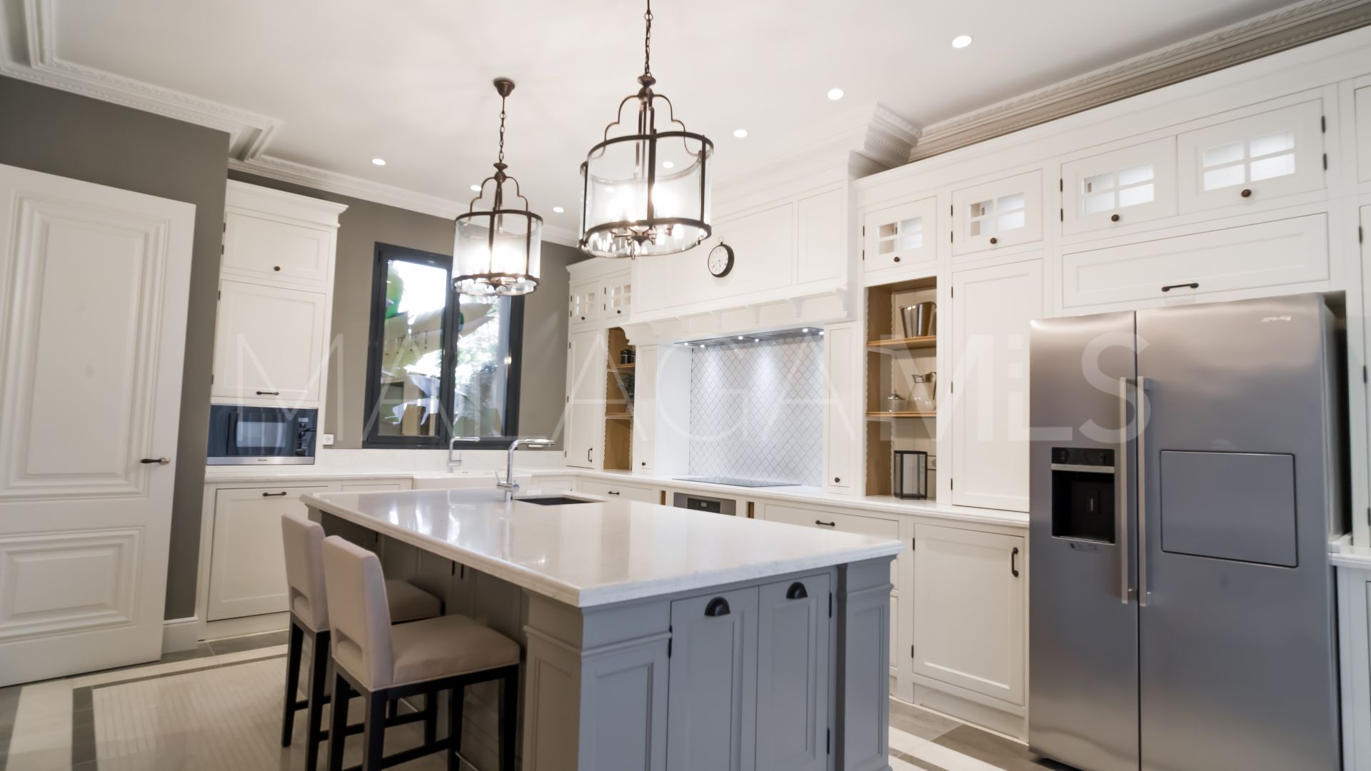 Villa for sale in Benahavis