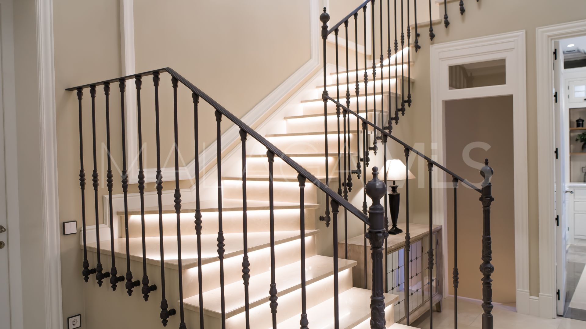 Villa for sale in Benahavis