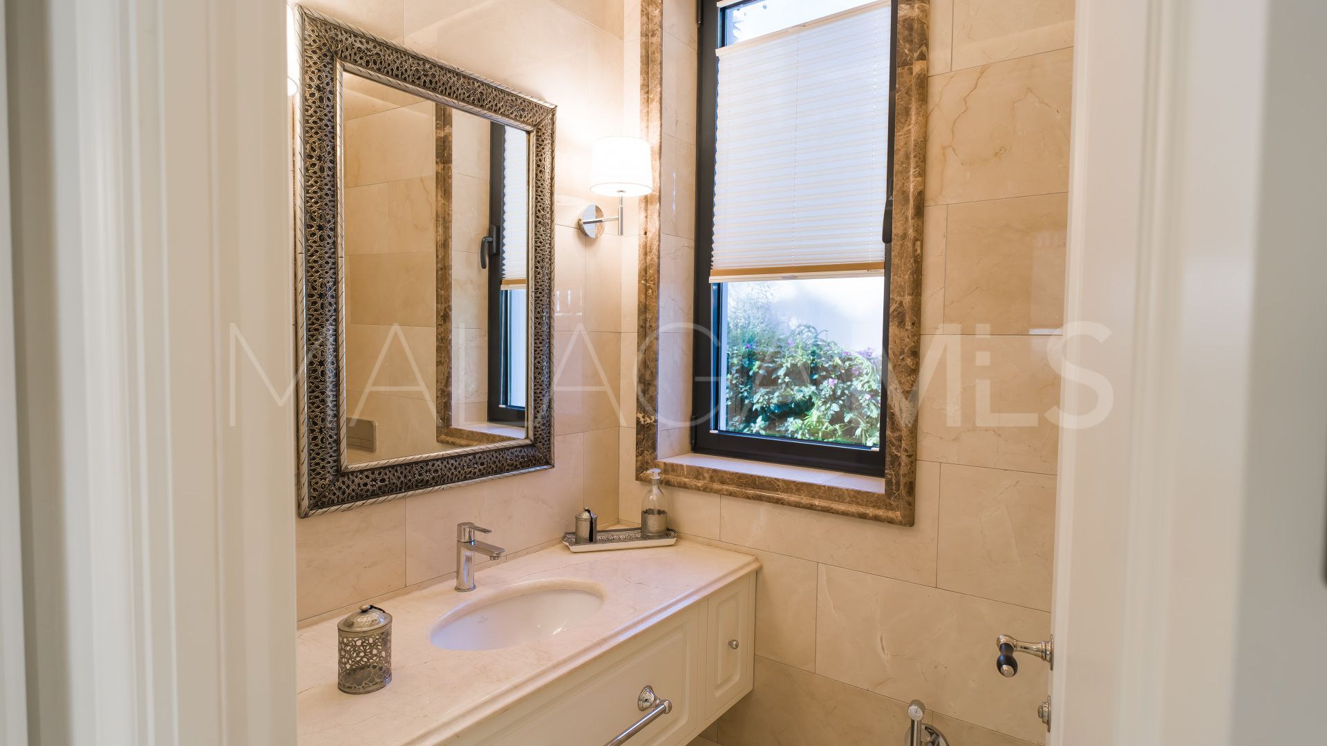 Villa for sale in Benahavis