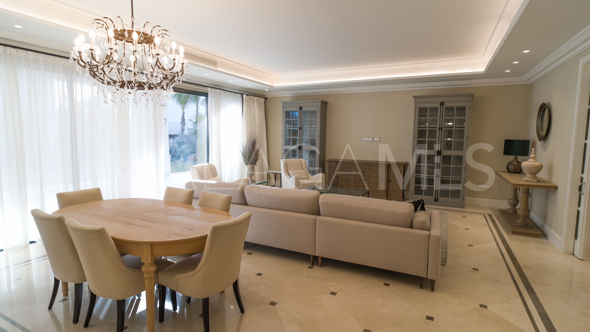 Villa for sale in Benahavis