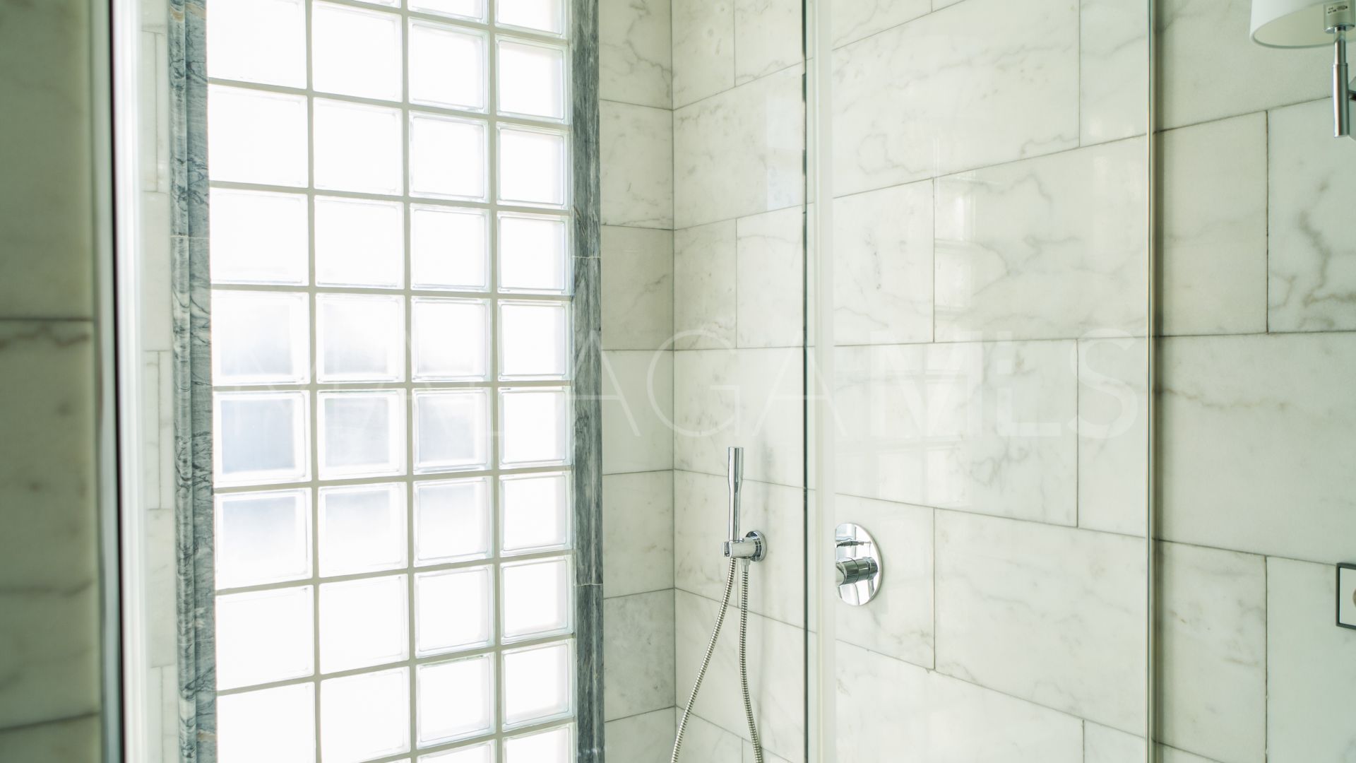 Villa for sale in Benahavis