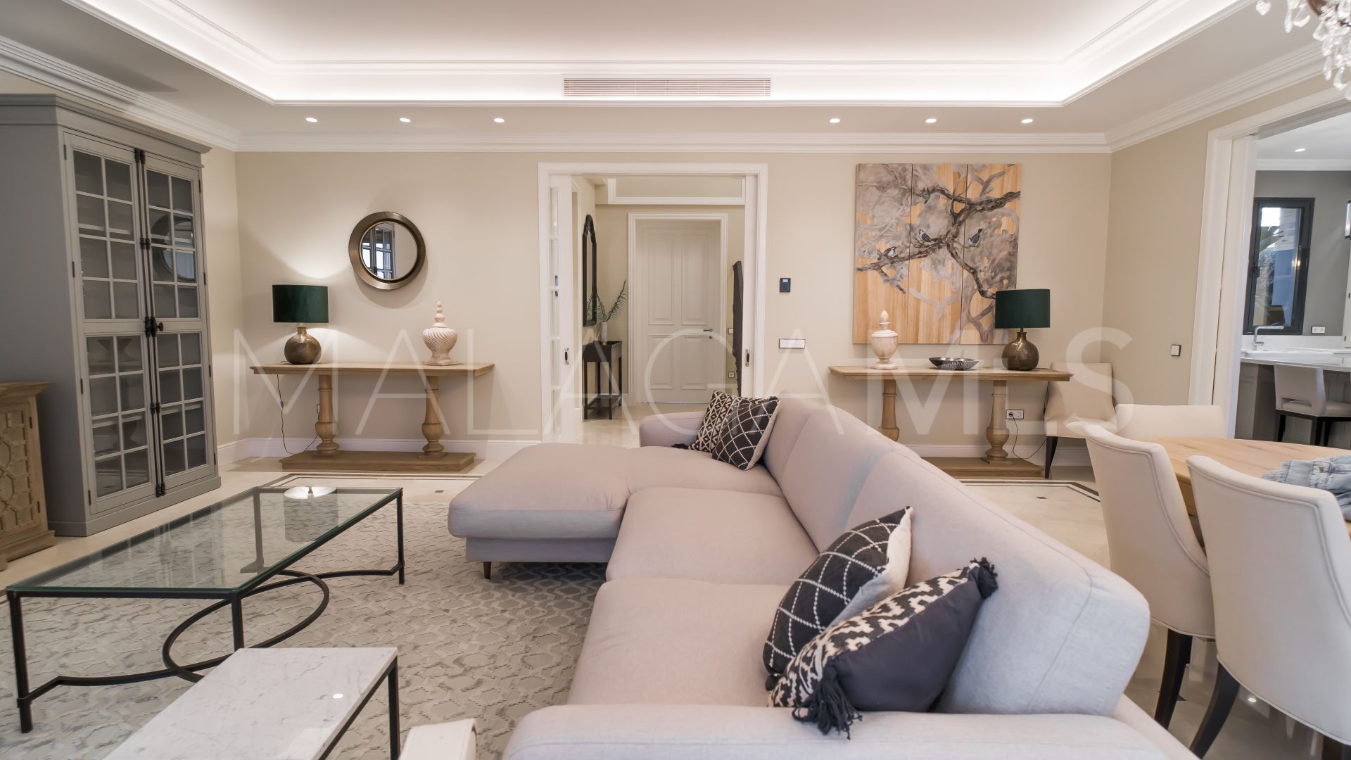 Villa for sale in Benahavis