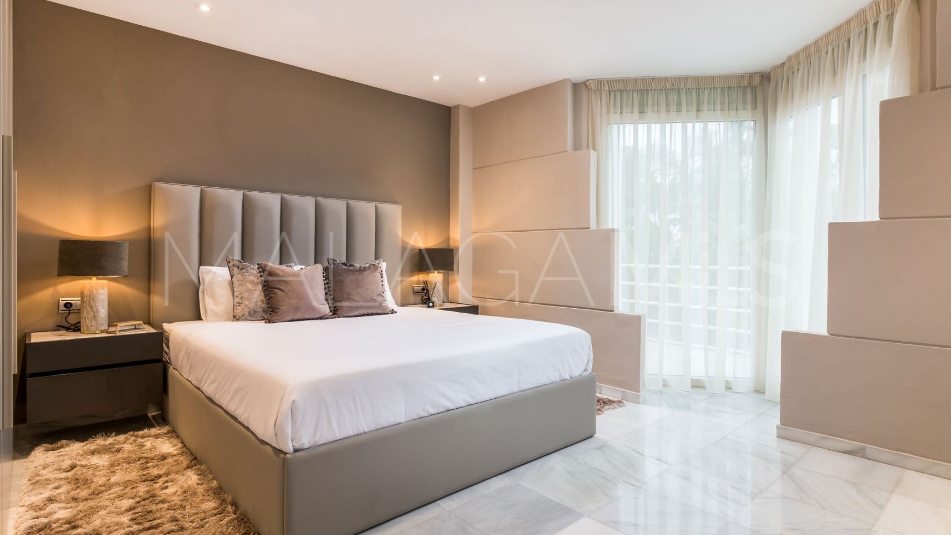 Buy Nueva Andalucia villa with 4 bedrooms
