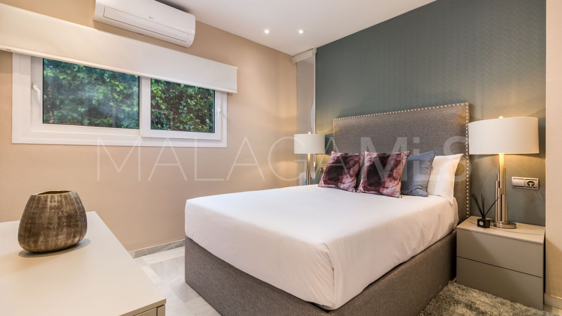 Buy Nueva Andalucia villa with 4 bedrooms