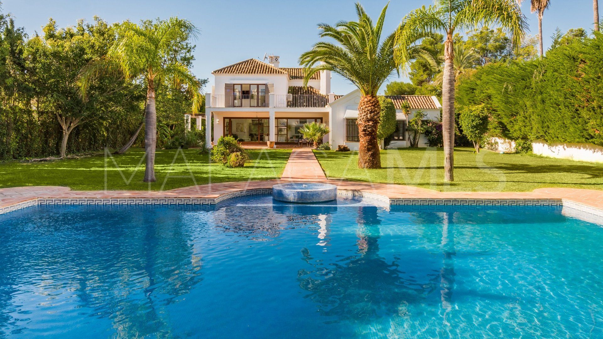 Villa for sale in Guadalmina Baja