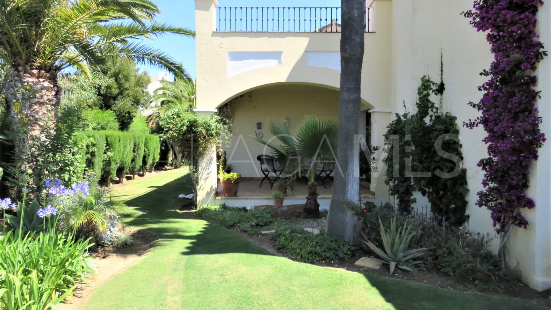 Villa for sale in La Duquesa Golf