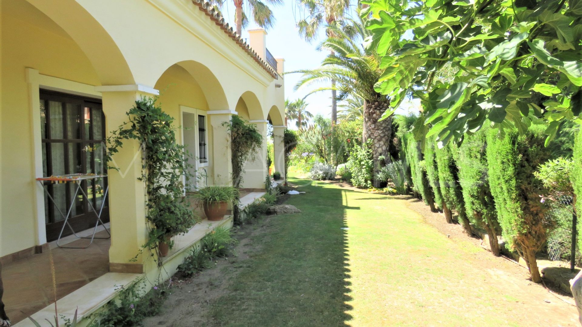 Se vende villa in La Duquesa Golf with 4 bedrooms