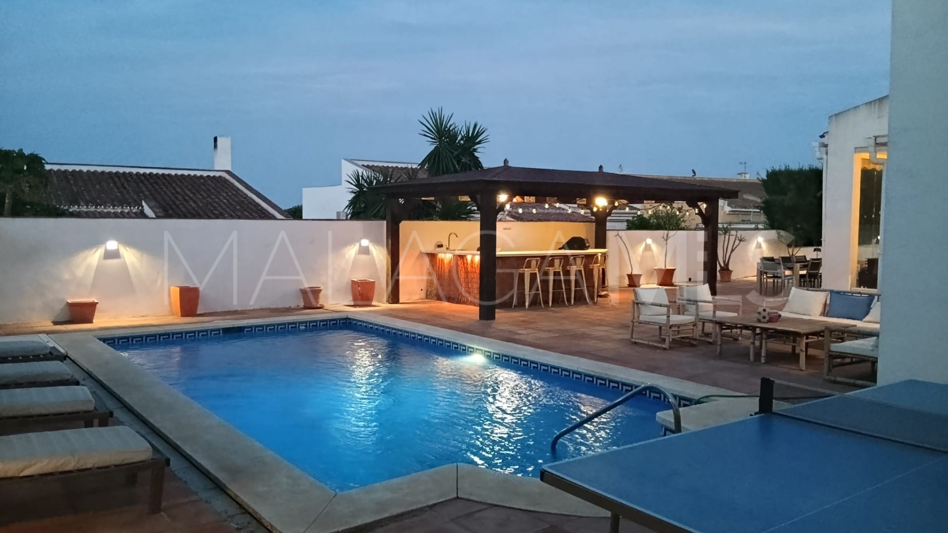 Hus i byn for sale in Castillo de la Duquesa