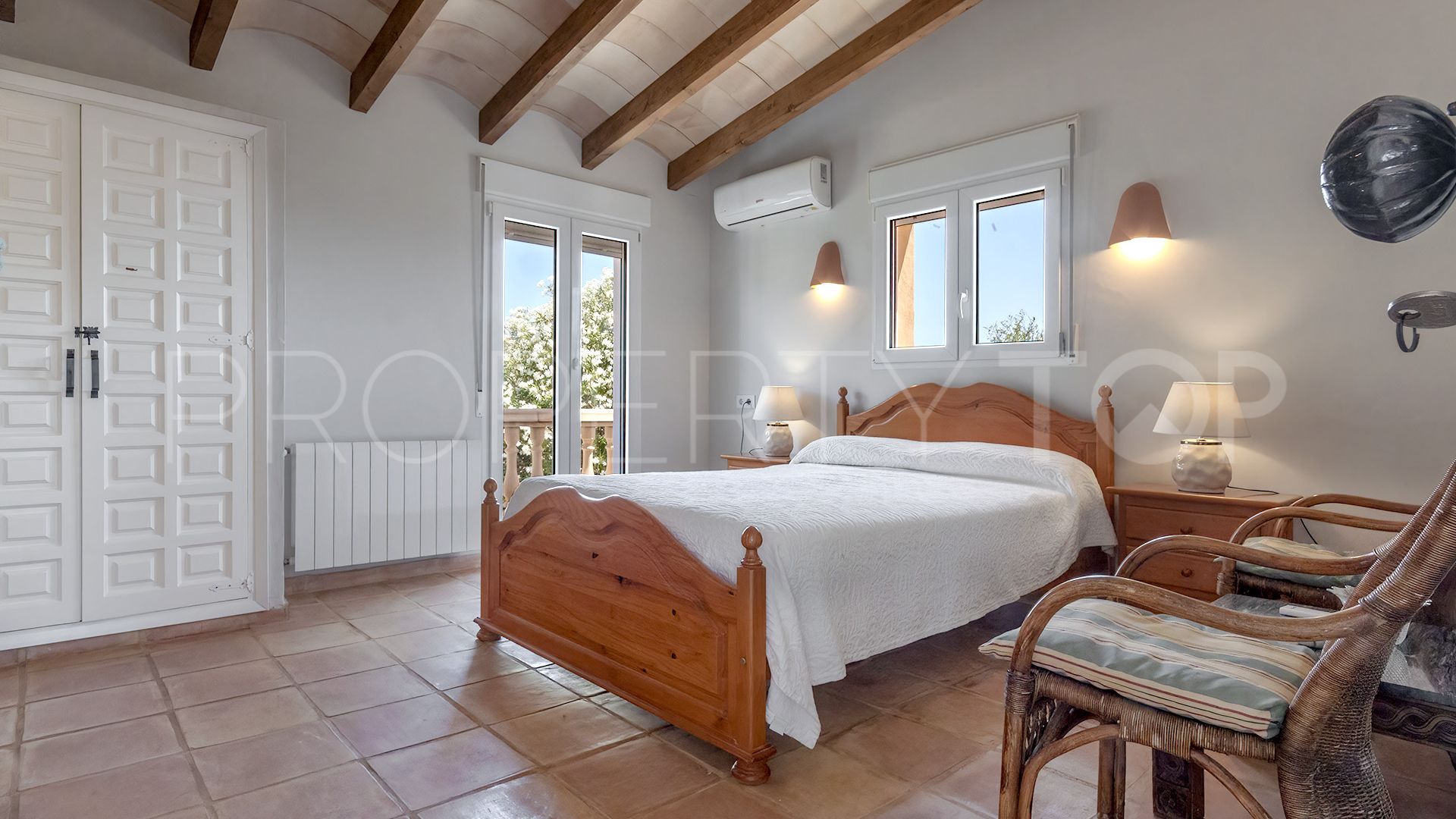 5 bedrooms villa in Montgó for sale