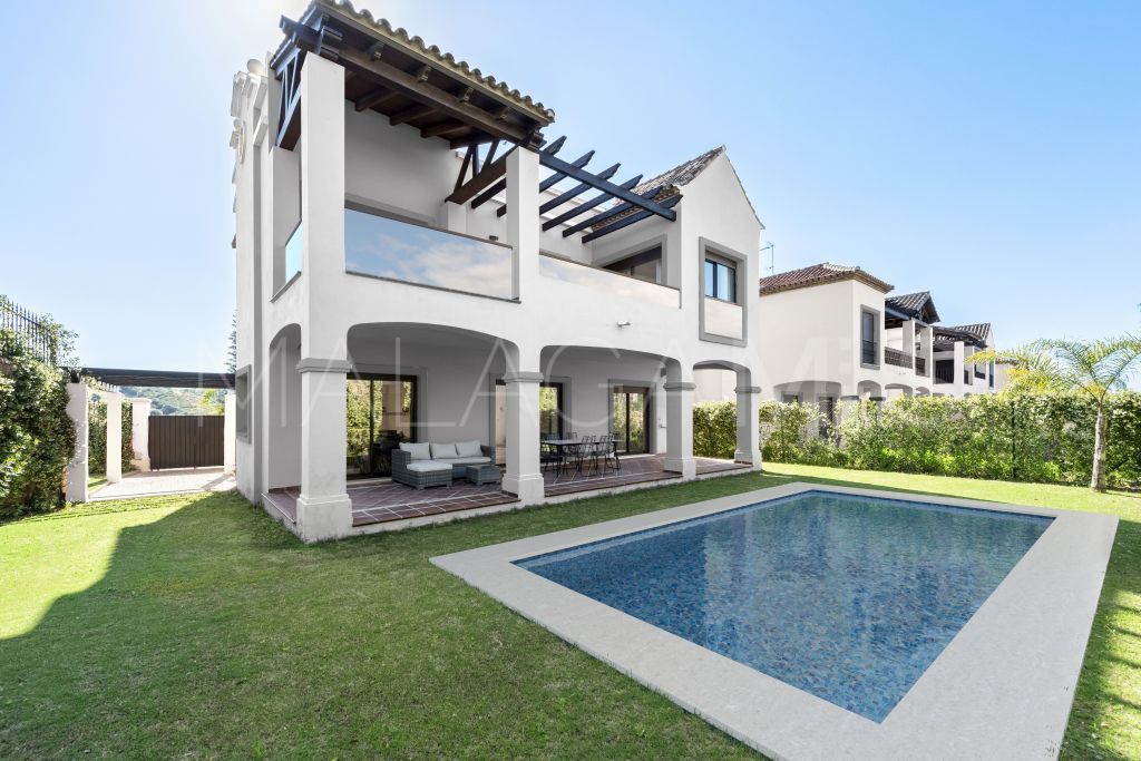 Villa for sale in Estepona with 3 bedrooms