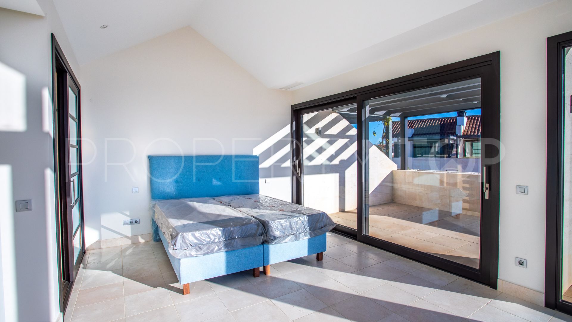 For sale duplex penthouse with 2 bedrooms in Hacienda de Valderrama