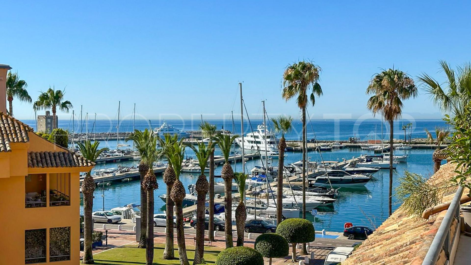 Se vende atico de 3 dormitorios en Sotogrande Puerto Deportivo