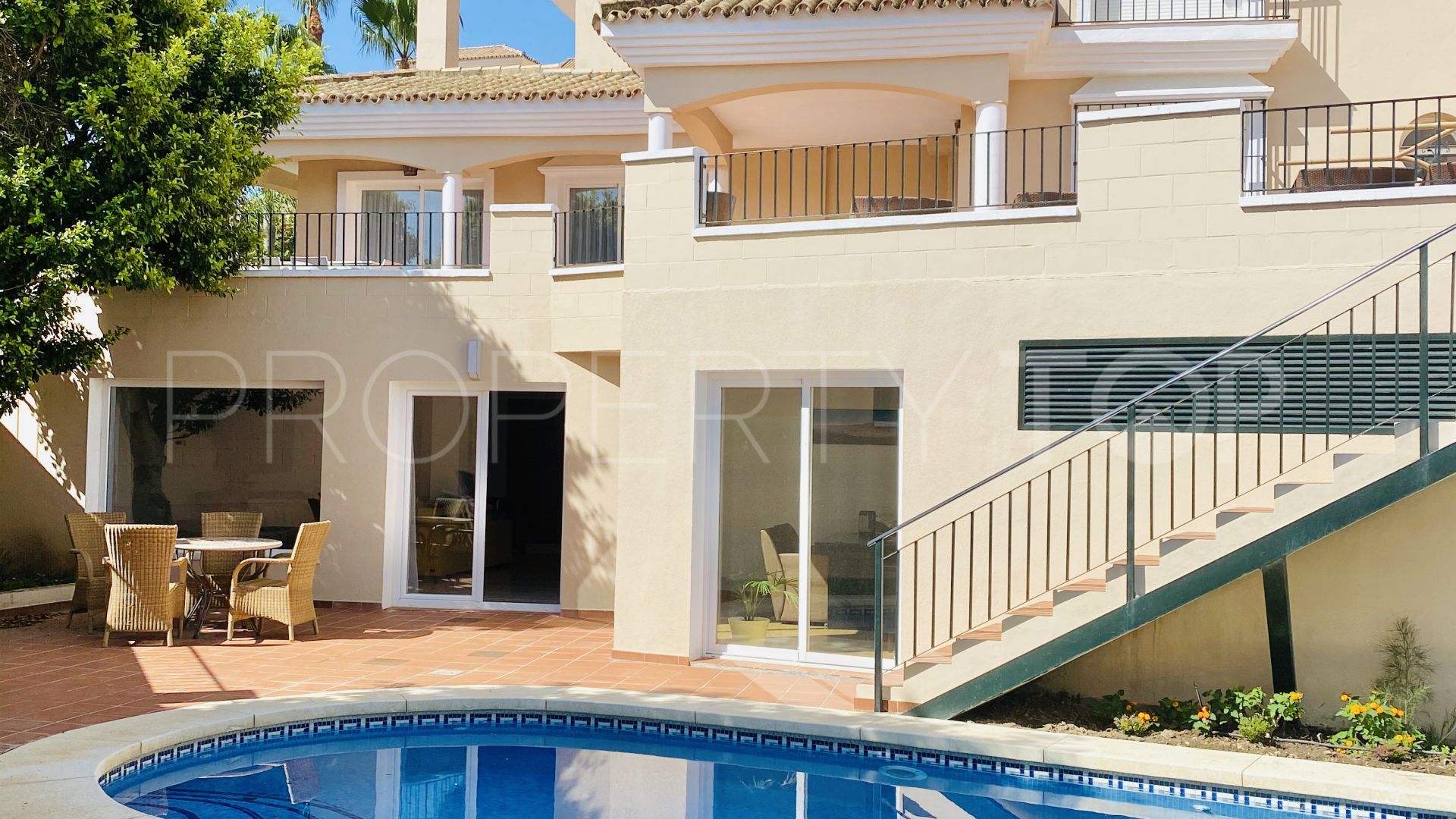 Villa de 5 dormitorios a la venta en La Vizcaronda