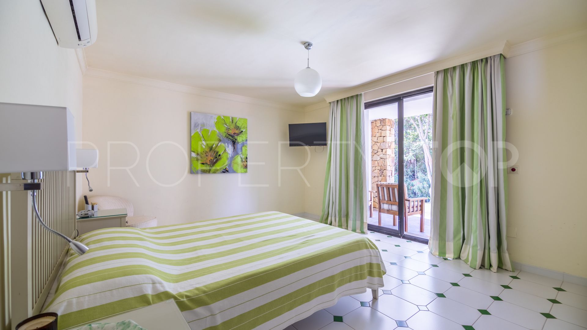 For sale Kings & Queens 5 bedrooms villa