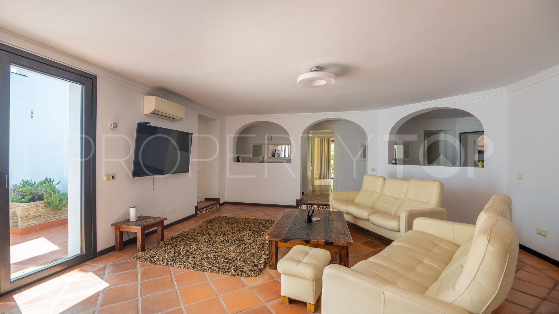 For sale Kings & Queens 5 bedrooms villa