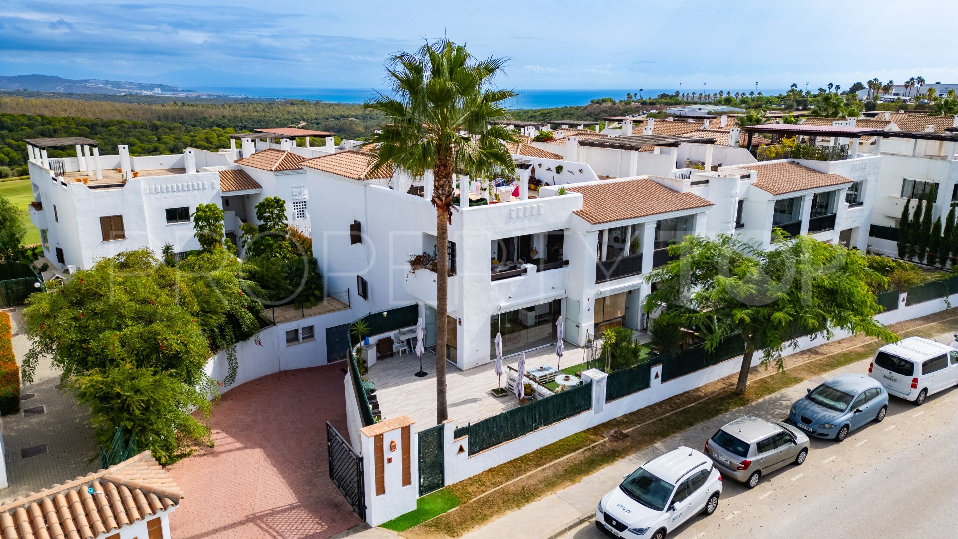 For sale ground floor apartment with 3 bedrooms in Alcaidesa