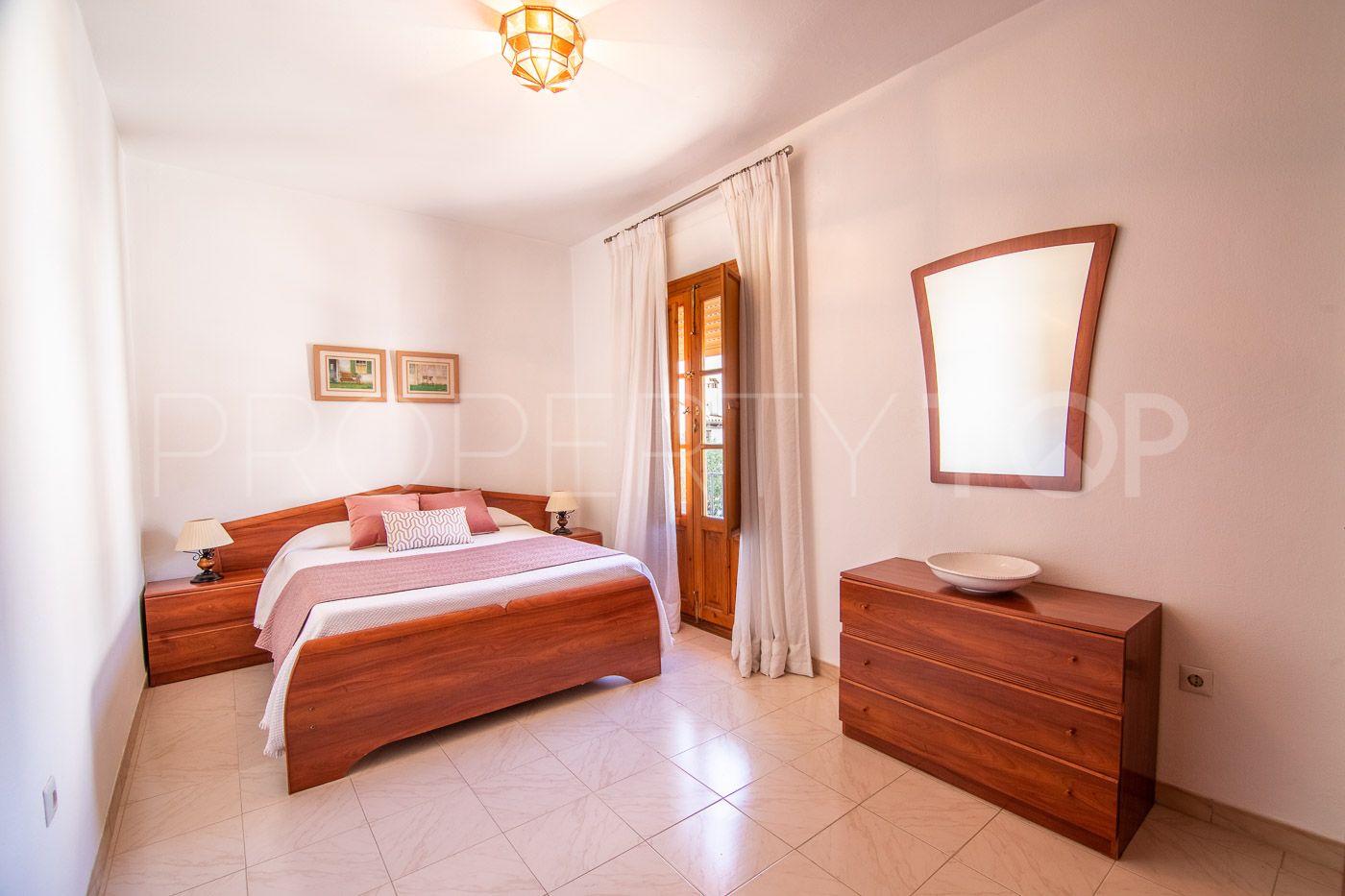 Chalet de 3 dormitorios a la venta en Jimena de La Frontera