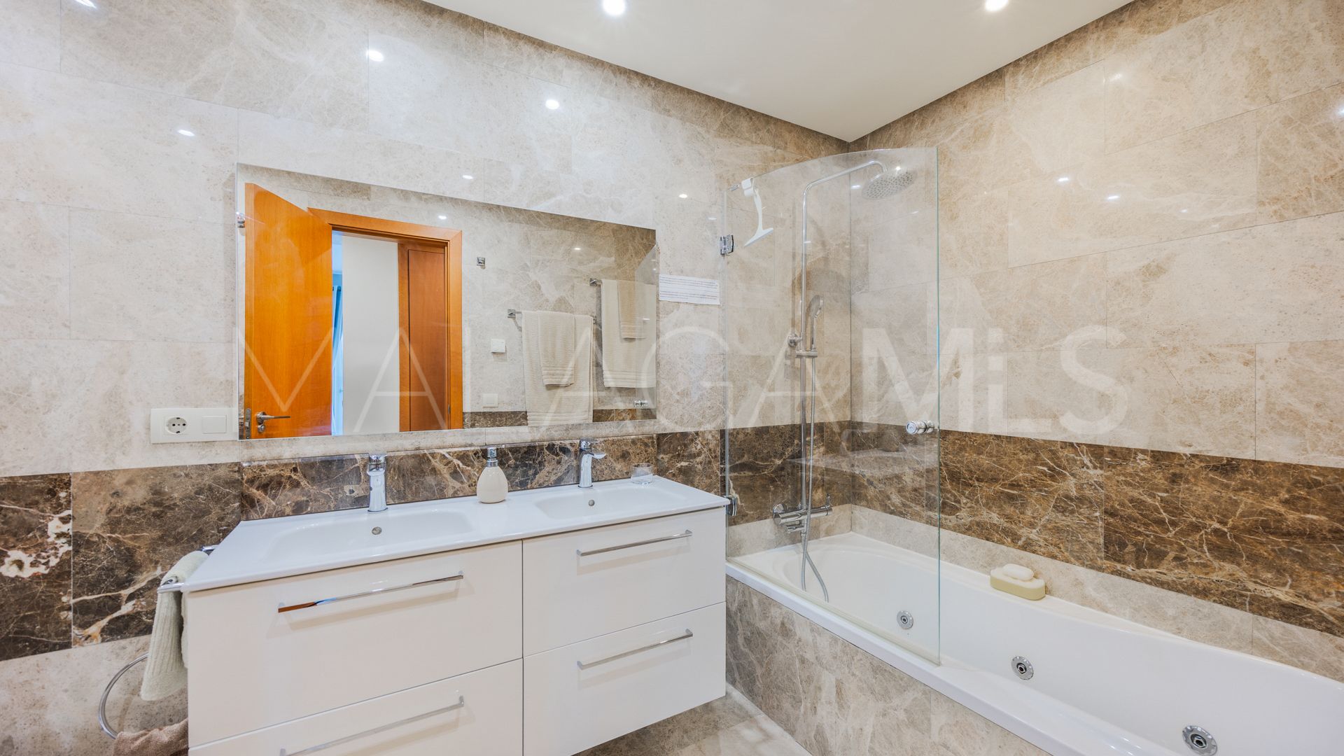 3 bedrooms town house in Bahia de las Rocas for sale