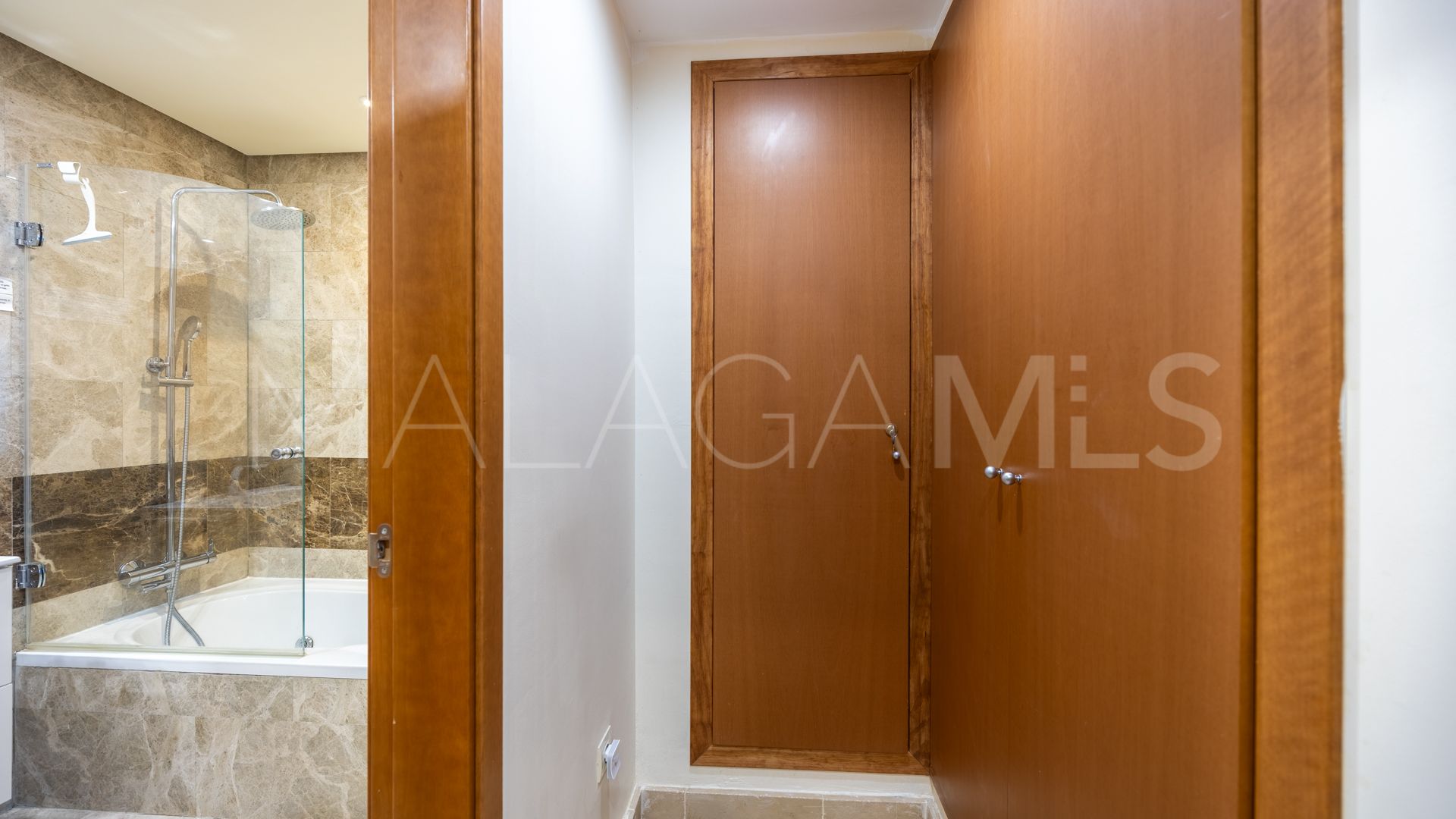 3 bedrooms town house in Bahia de las Rocas for sale