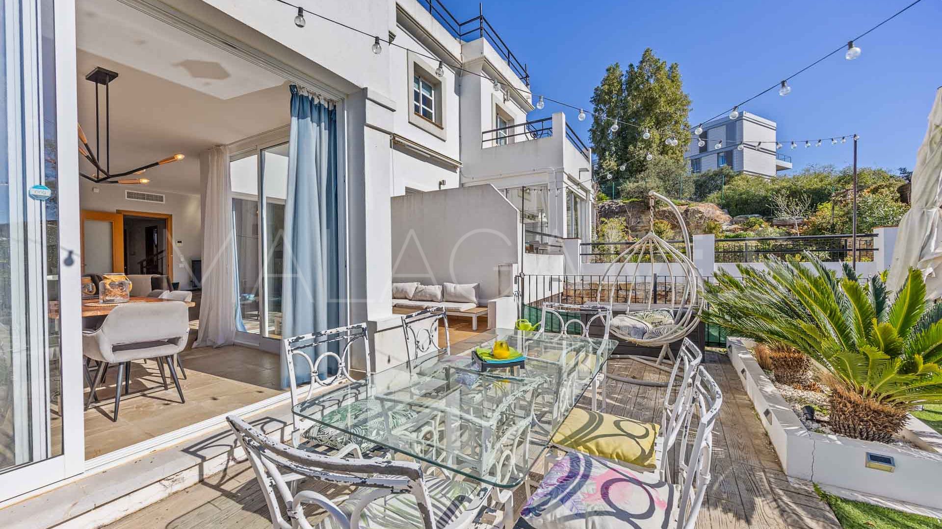 For sale town house in Bahia de las Rocas with 5 bedrooms