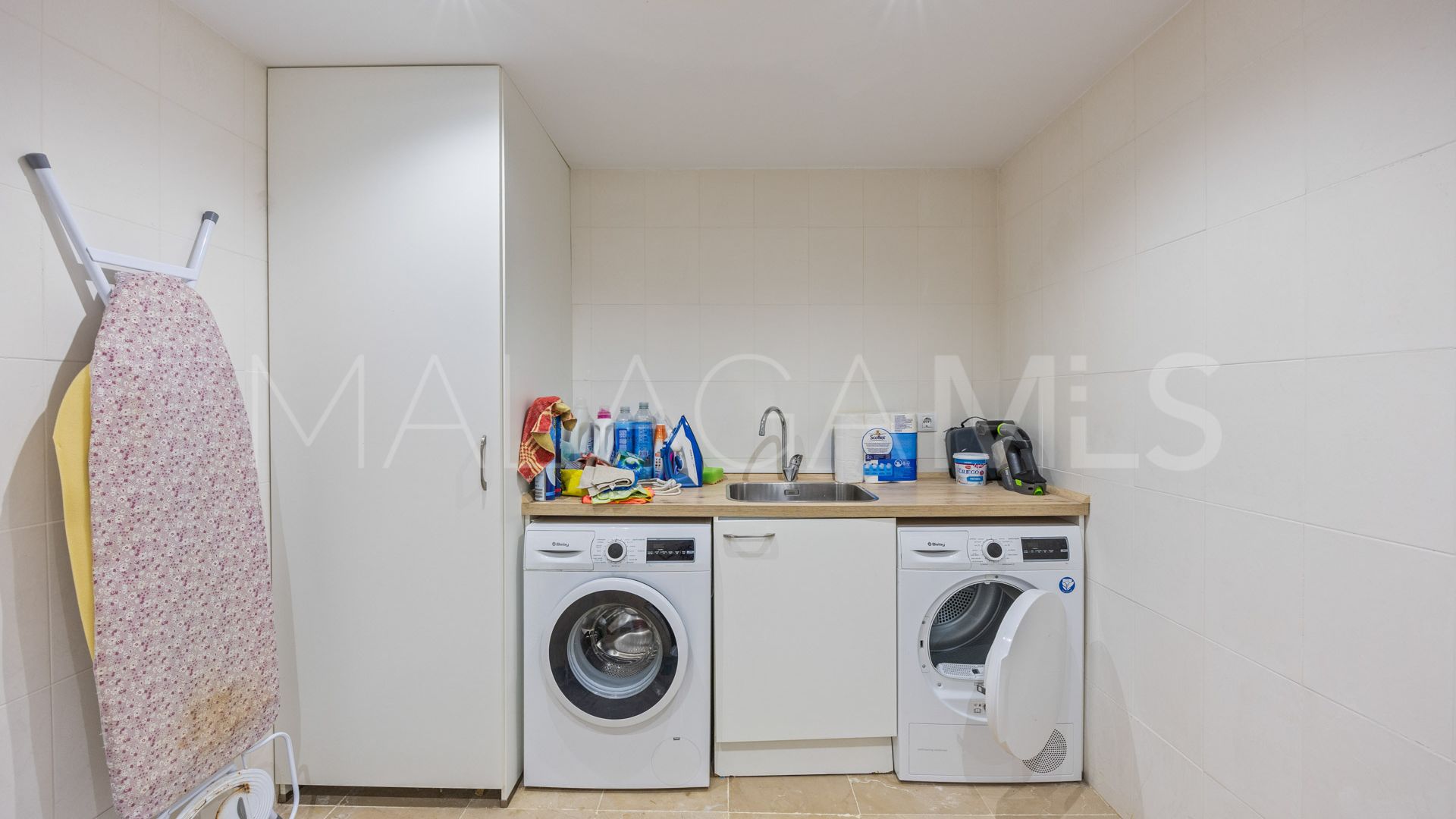 For sale town house in Bahia de las Rocas with 5 bedrooms