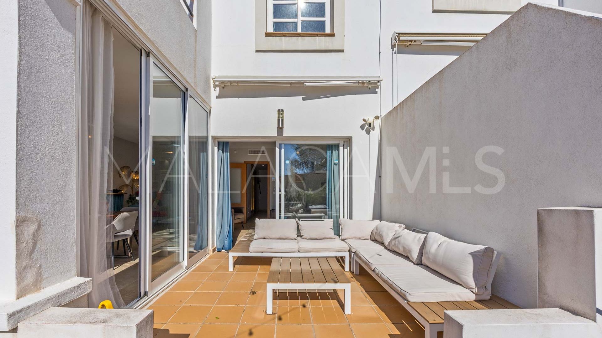 For sale town house in Bahia de las Rocas with 5 bedrooms