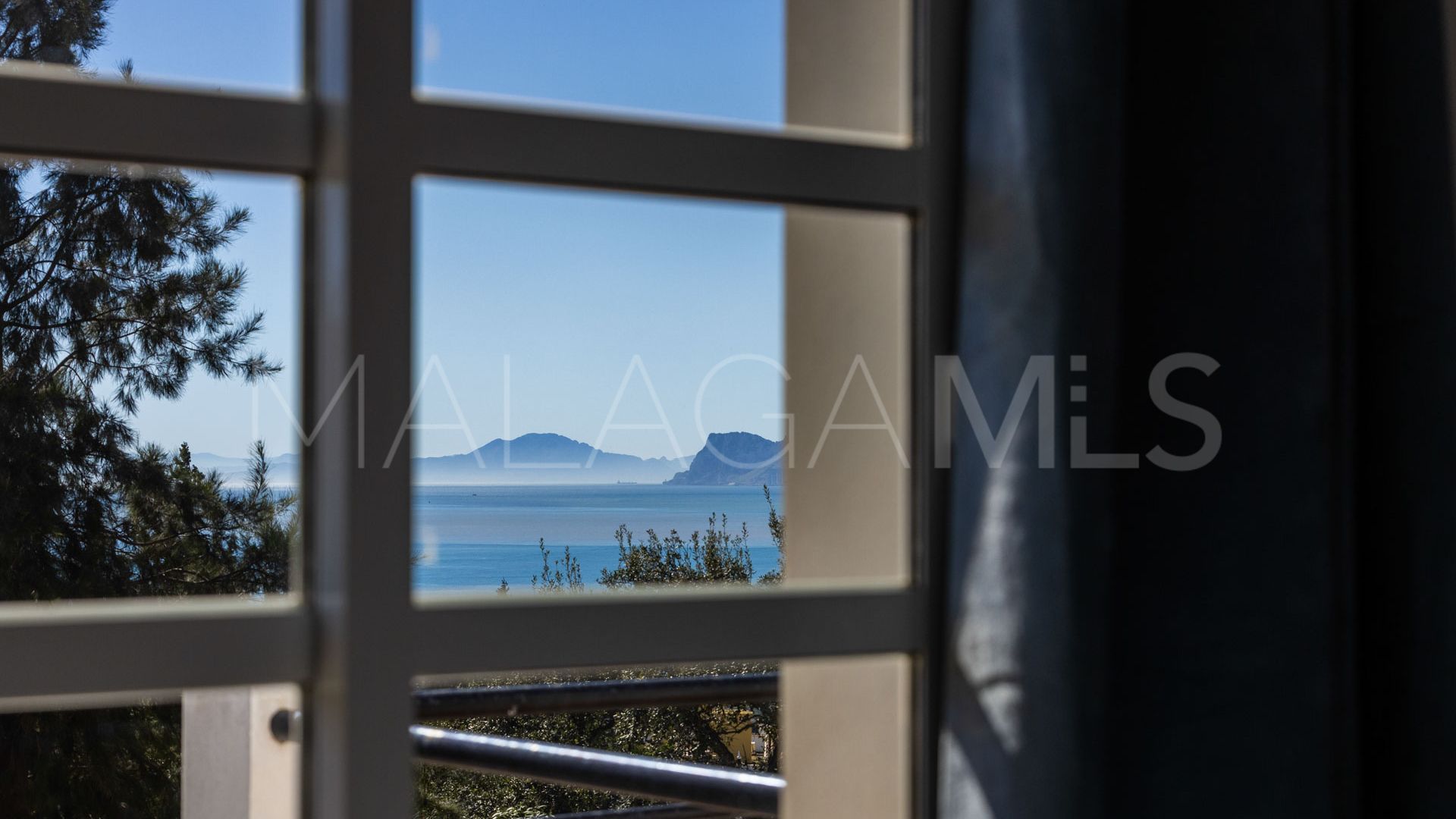 For sale town house in Bahia de las Rocas with 5 bedrooms