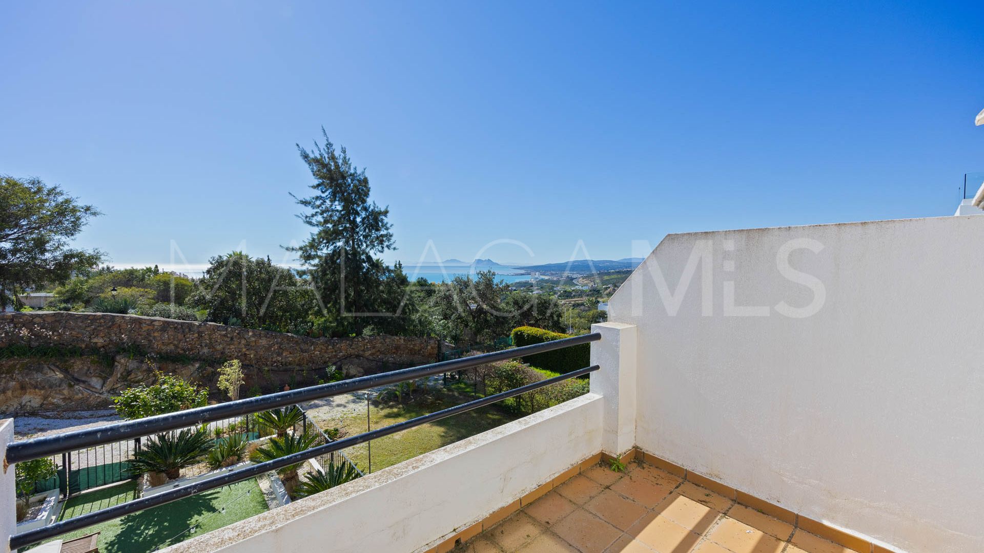 For sale town house in Bahia de las Rocas with 5 bedrooms