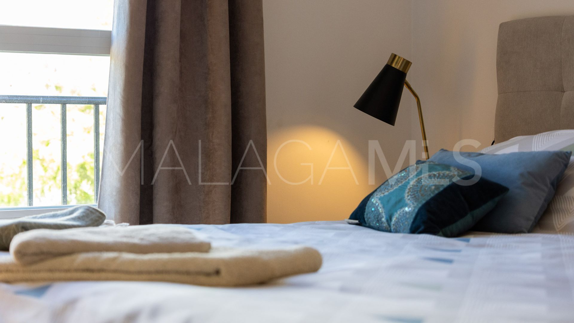 For sale town house in Bahia de las Rocas with 5 bedrooms