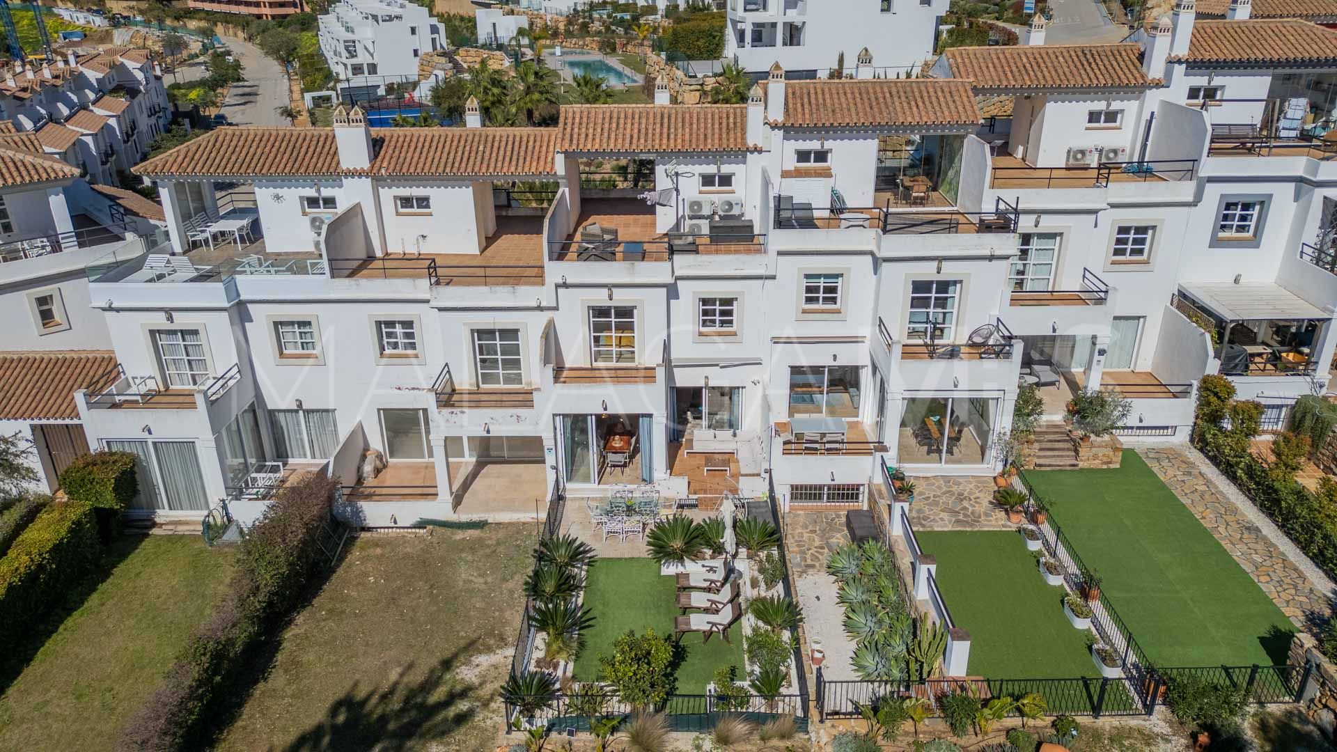 For sale town house in Bahia de las Rocas with 5 bedrooms