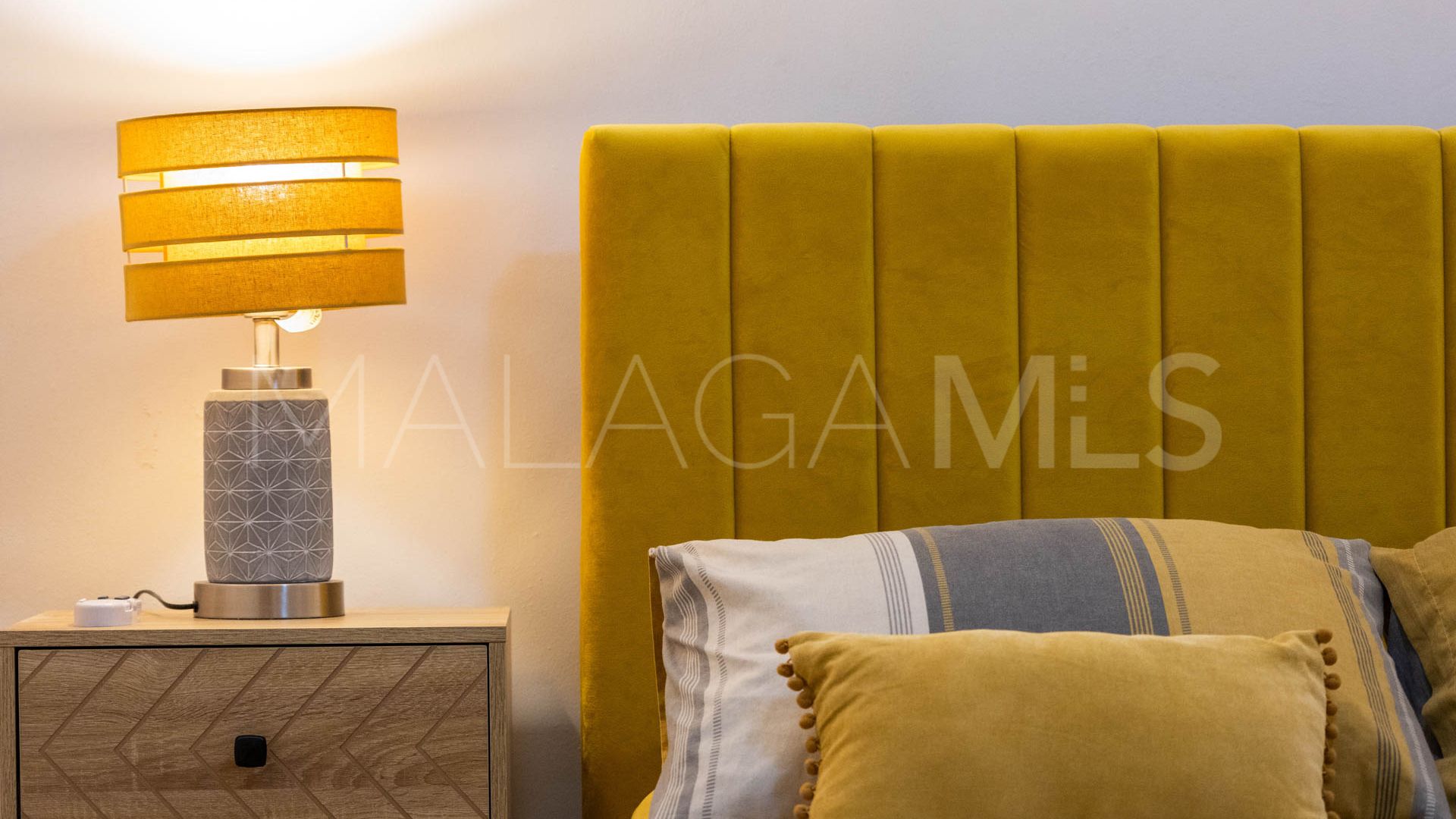 For sale town house in Bahia de las Rocas with 5 bedrooms