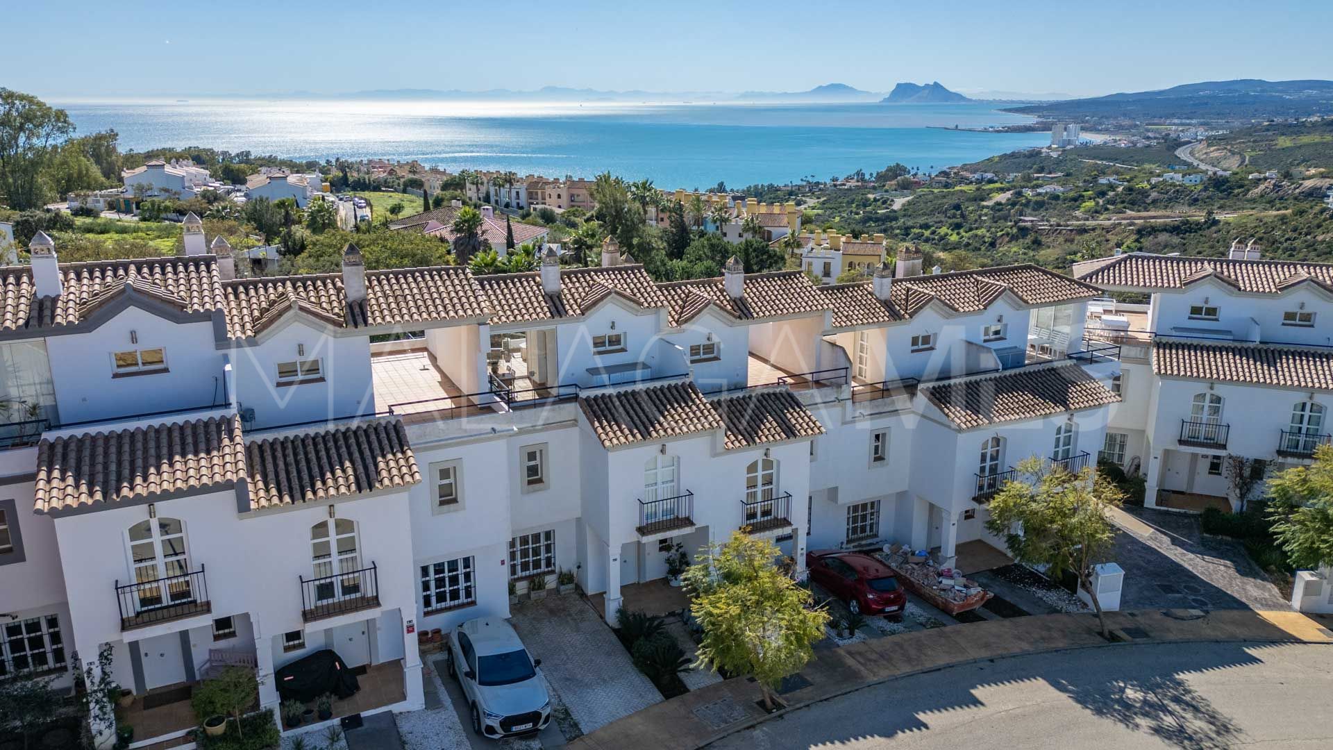 For sale town house in Bahia de las Rocas with 5 bedrooms