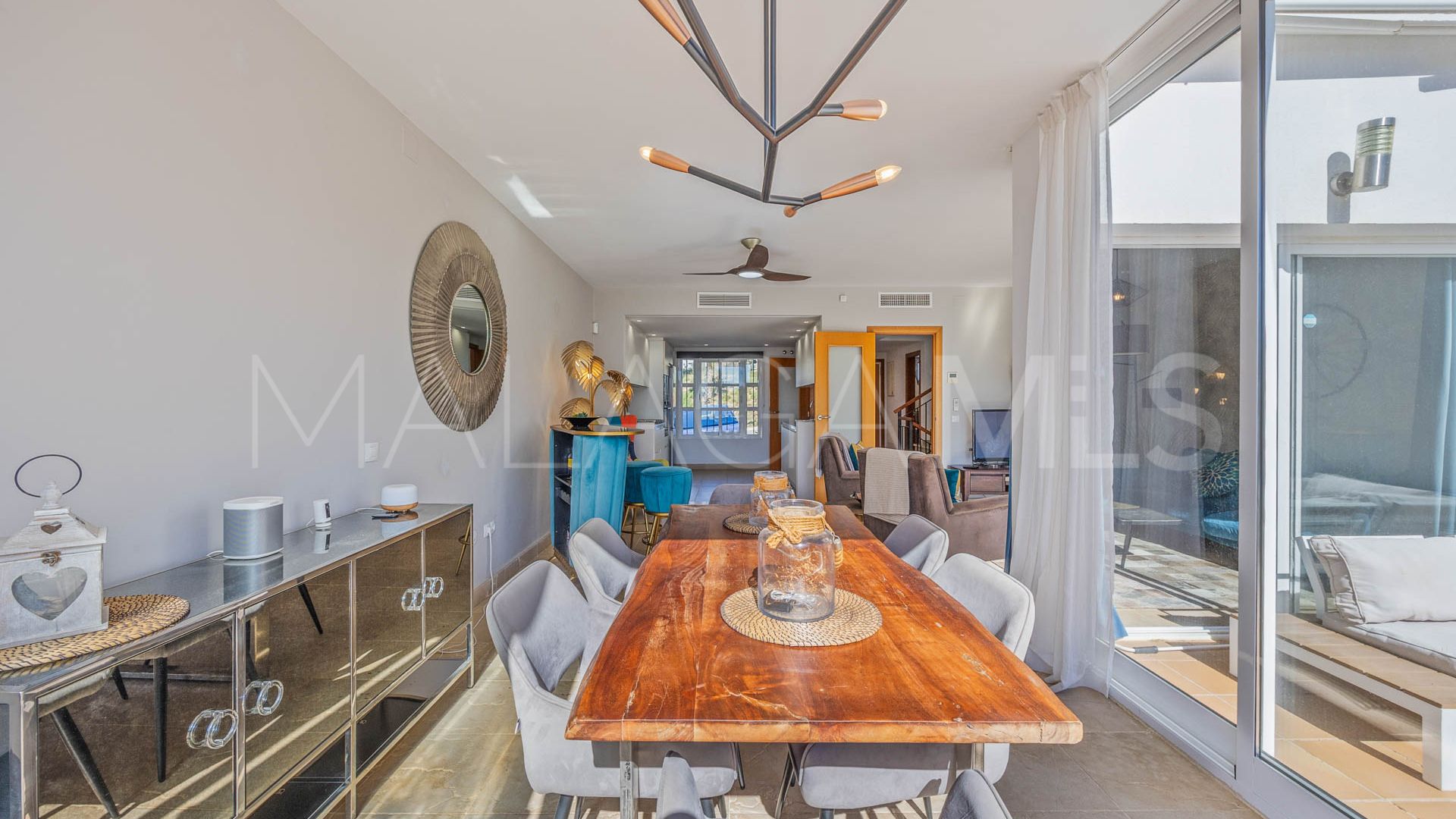 For sale town house in Bahia de las Rocas with 5 bedrooms