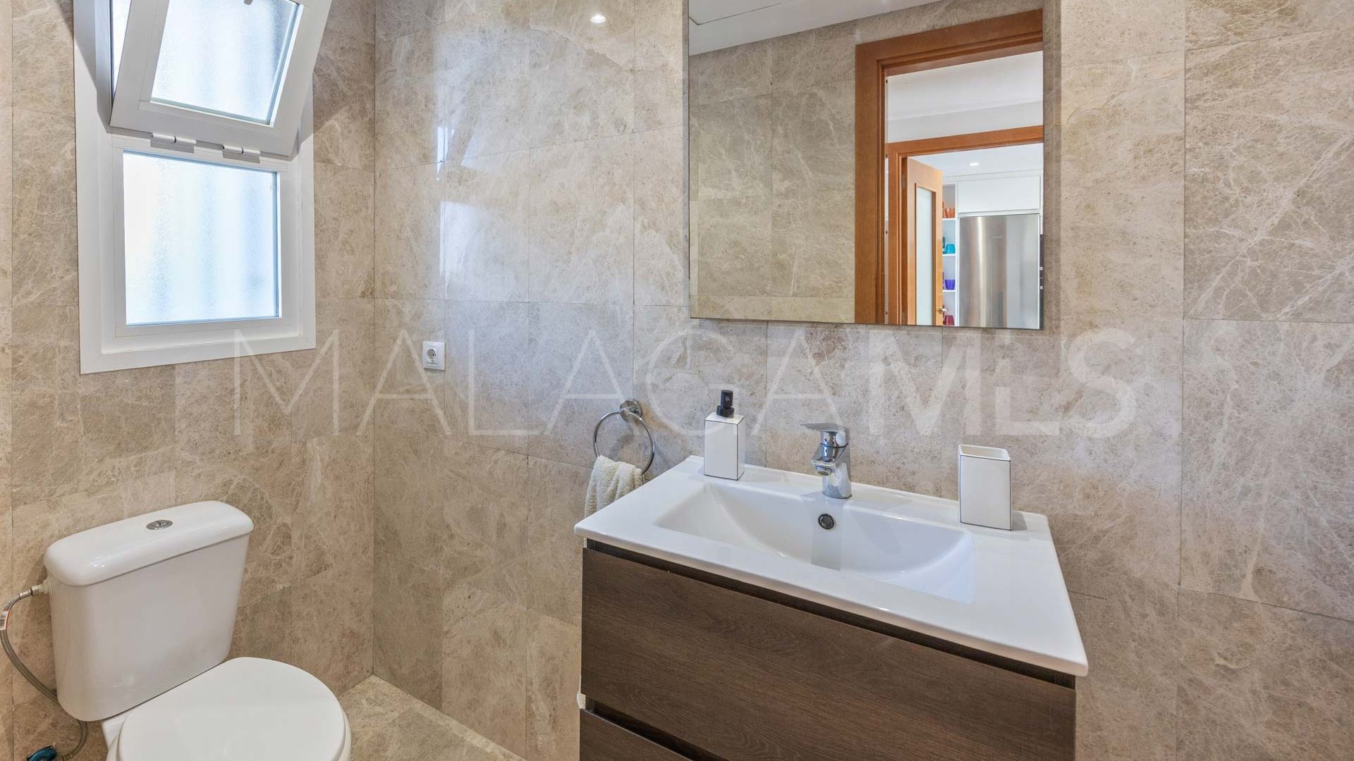 For sale town house in Bahia de las Rocas with 5 bedrooms