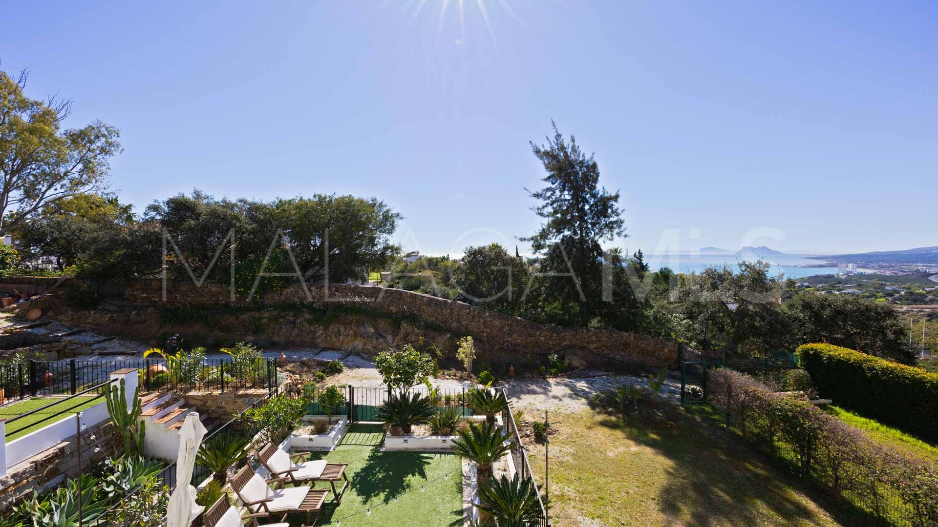 For sale town house in Bahia de las Rocas with 5 bedrooms