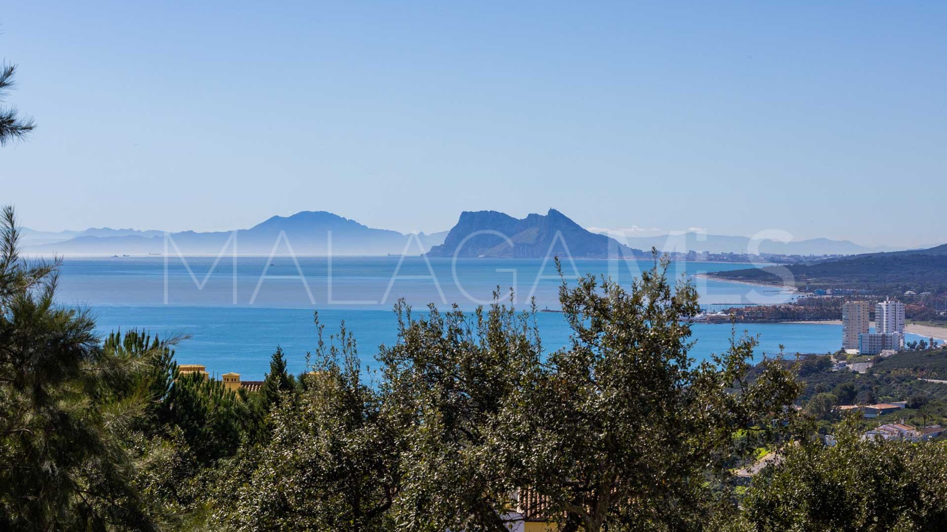 For sale town house in Bahia de las Rocas with 5 bedrooms
