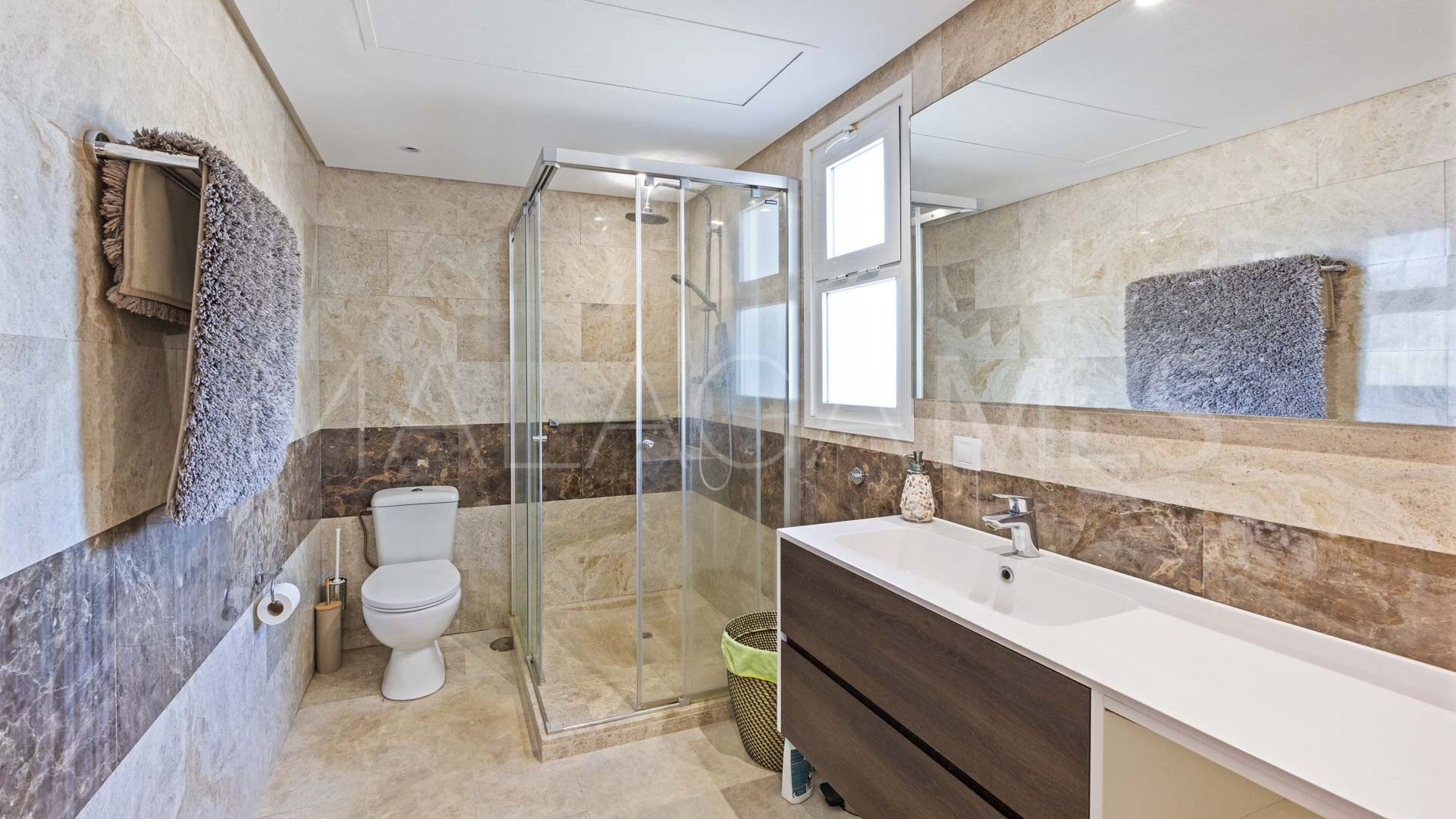 For sale town house in Bahia de las Rocas with 5 bedrooms