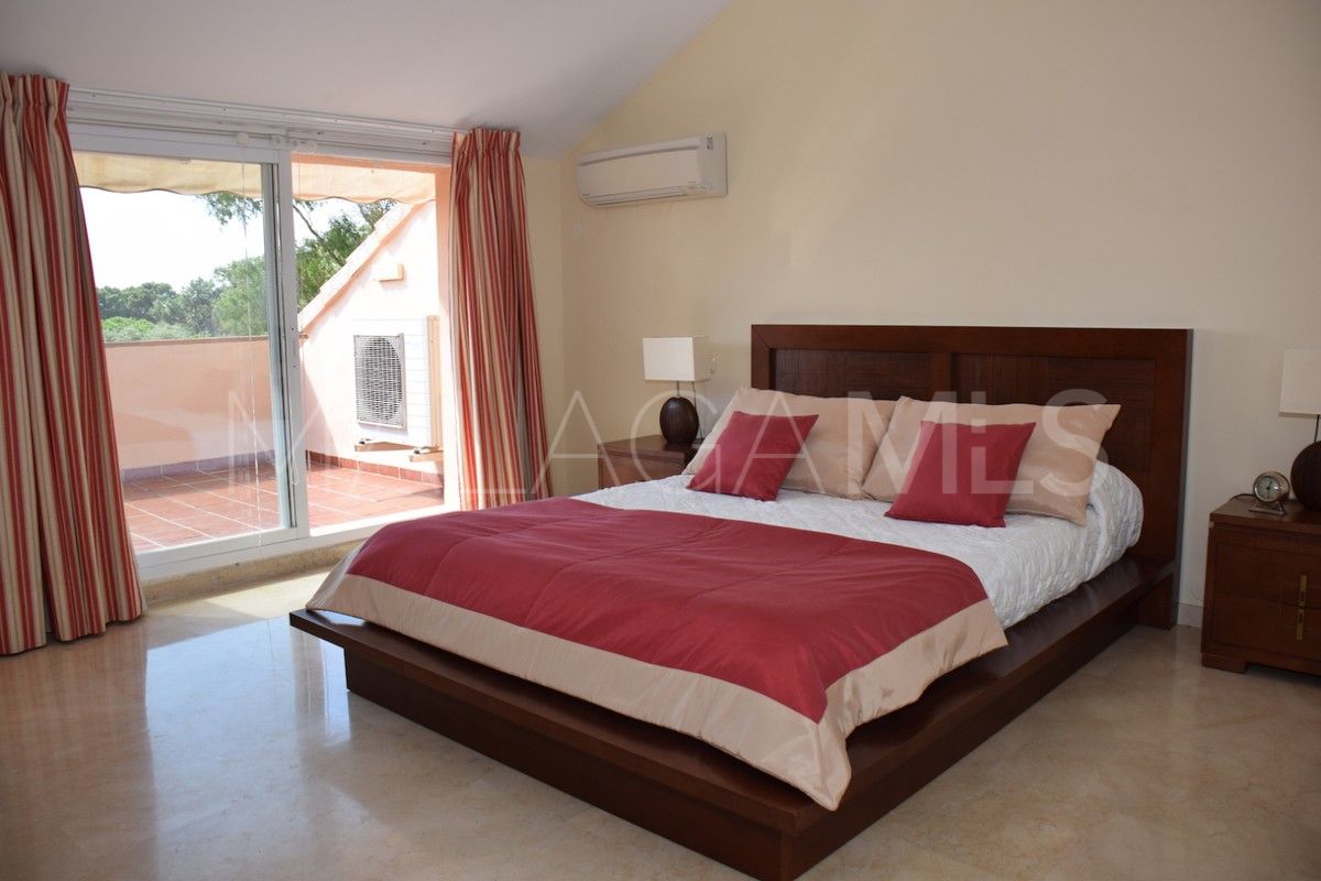 Penthouse with 2 bedrooms for sale in Elviria