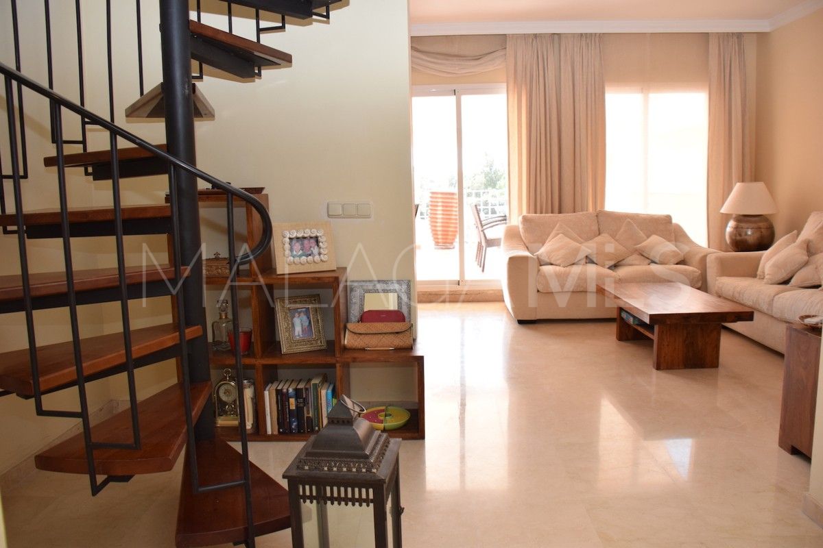 Penthouse with 2 bedrooms for sale in Elviria