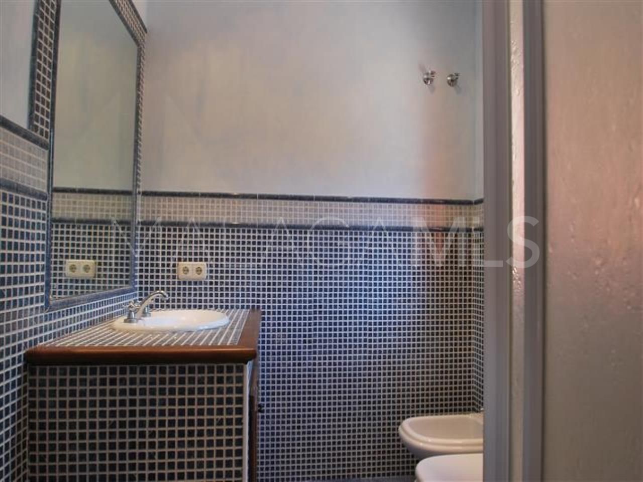 Villa for sale in Estepona