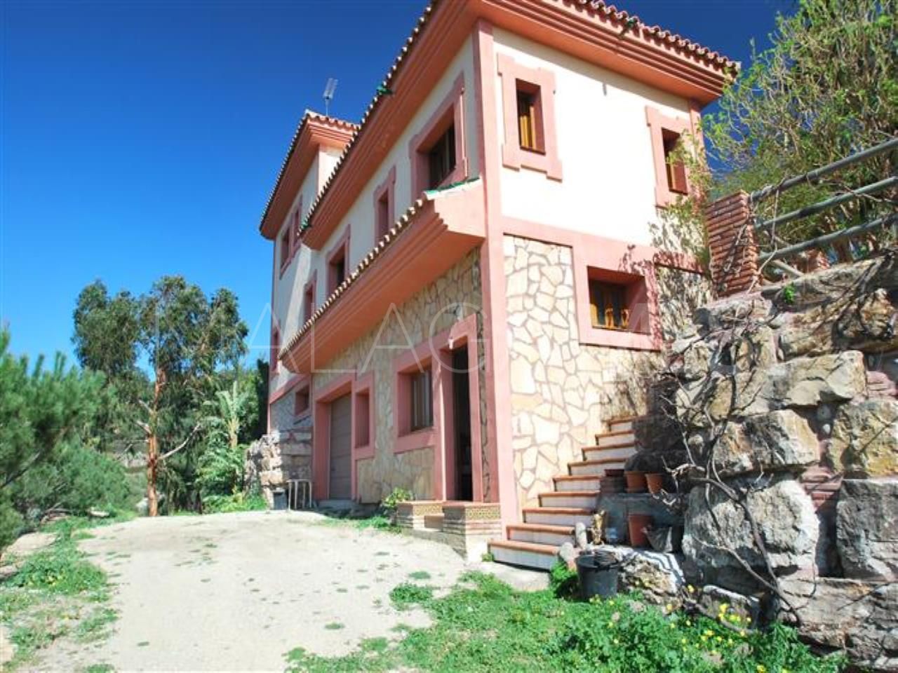 Villa for sale in Estepona