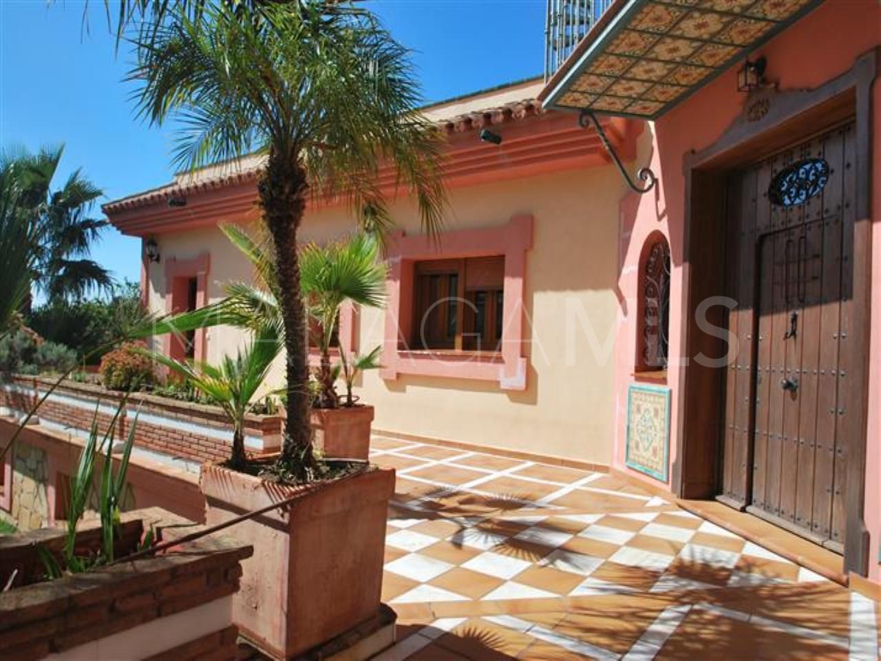 Villa for sale in Estepona