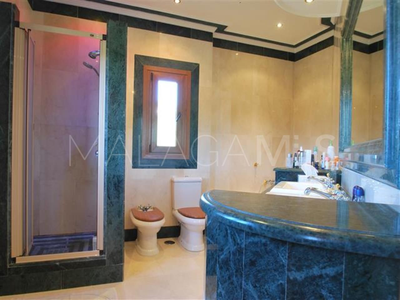 Villa for sale in Estepona