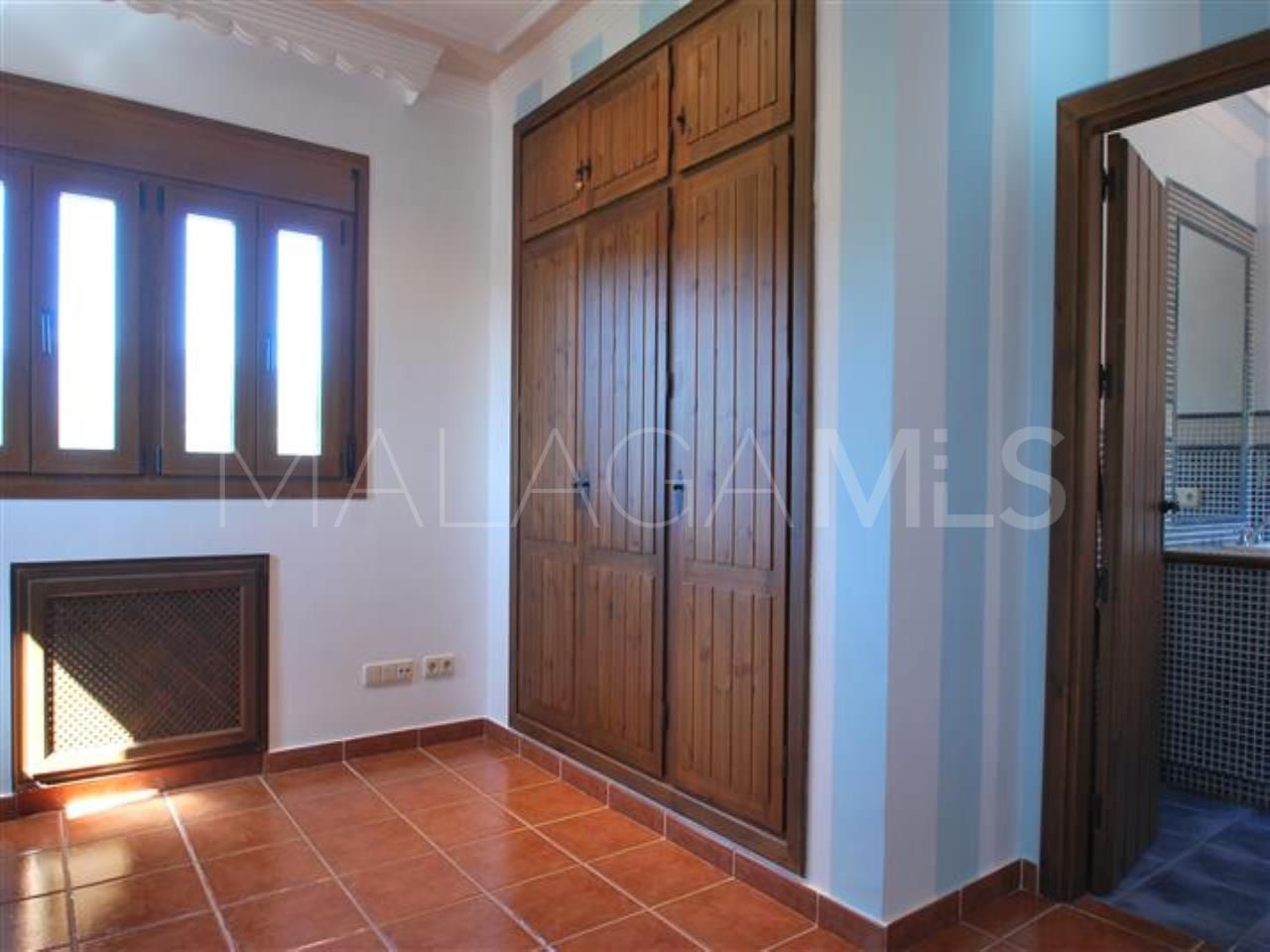 Villa for sale in Estepona