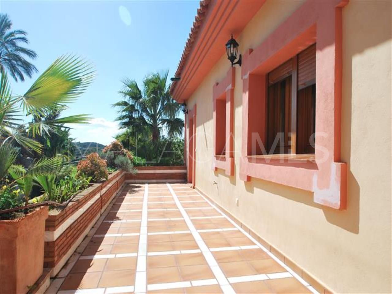 Villa for sale in Estepona