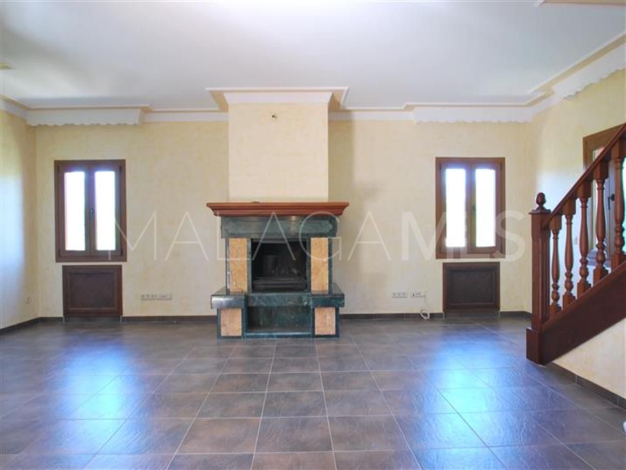 Villa for sale in Estepona